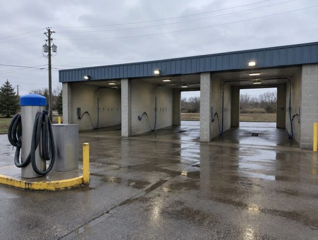 Self-service car wash with detailing bay, land included